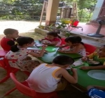 BỮA ĂN TRƯA CỦA CÁC CHÁU VÙNG CAO TRƯỜNG MẦM  NON LÂM THUỶ