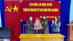 LIÊN ĐOÀN LAO ĐỘNG HUYỆN TẶNG QUÀ CHO ĐOÀN VIÊN LAO ĐỘNG